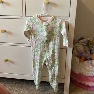 Burt’s Bees Baby Island Cockatoo Print Footed One Piece 6-9 Months